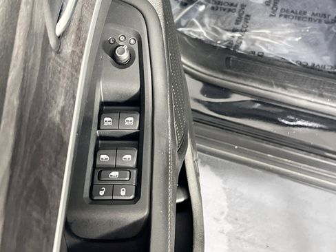 Used 2023 Jeep Grand Cherokee Limited image 17