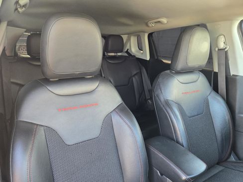 Certified 2019 Jeep Compass Trailhawk w/ Cold Weather Group image 32