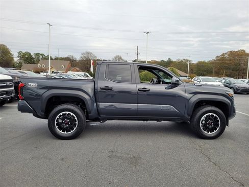 Used 2024 Toyota Tacoma TRD Off-Road image 12