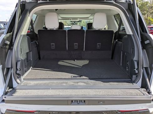 New 2026 Lincoln Navigator L Reserve AWD/4WD image 12
