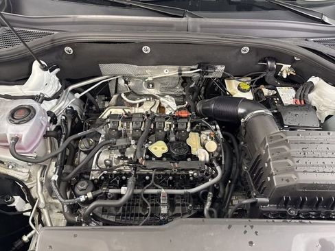 Used 2025 Volkswagen Atlas Cross Sport SEL R-Line image 17