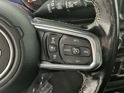 Used 2020 Jeep Wrangler Unlimited Sahara image 16