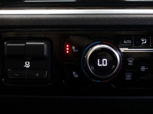 Used 2025 GMC Sierra 1500 Elevation image 34