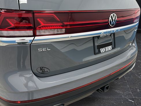 Used 2025 Volkswagen Atlas SEL AWD/4WD image 40