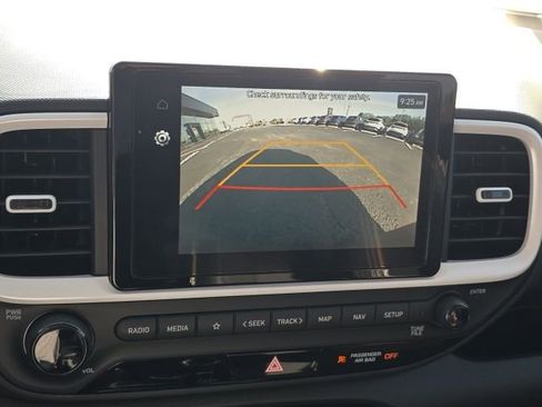 Certified 2023 Hyundai Venue Limited FWD image 12
