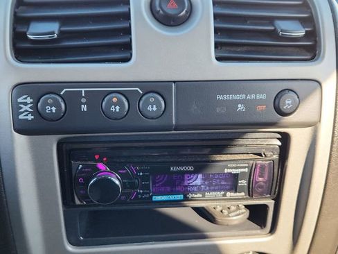 Used 2011 GMC Canyon SLE image 36