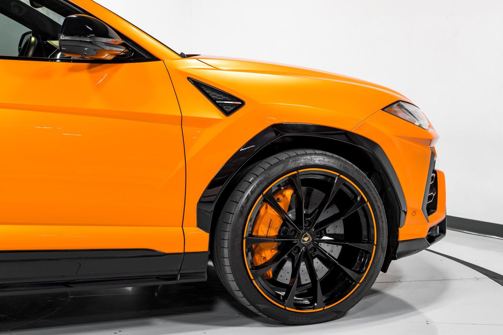 Used 2022 Lamborghini Urus AWD/4WD image 52