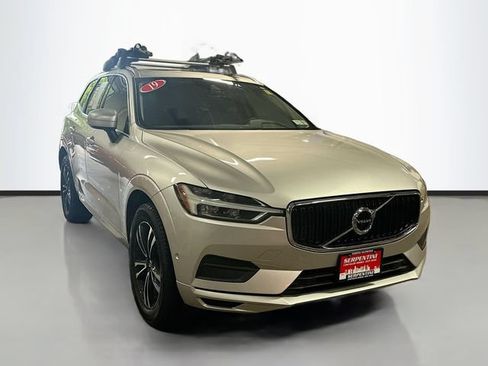 Used 2019 Volvo XC60 T6 Momentum w/ Multimedia Package AWD/4WD image 3