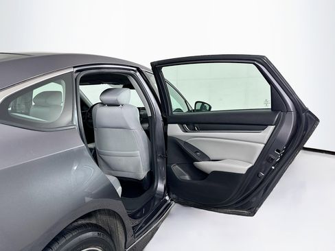 Used 2019 Honda Accord EX image 29