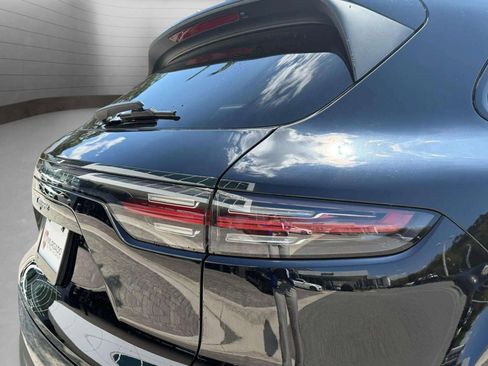 Used 2022 Porsche Cayenne image 13