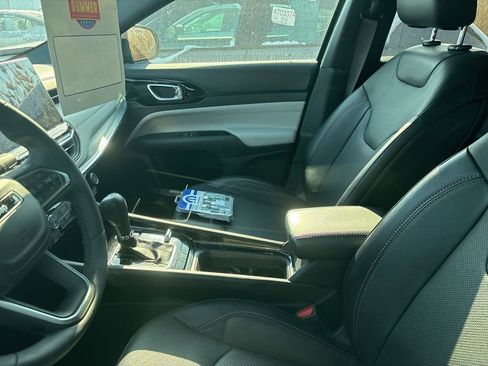 Used 2023 Jeep Compass Limited image 15