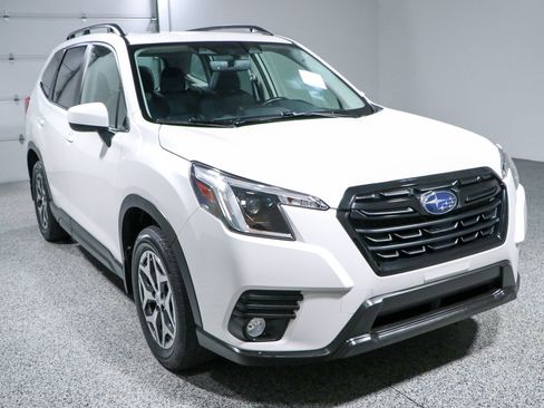 Used 2023 Subaru Forester Premium AWD/4WD image 5