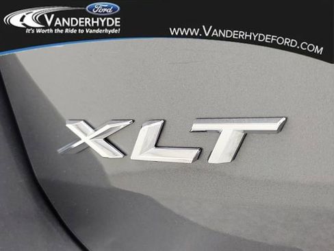 Used 2022 Ford Explorer XLT image 6