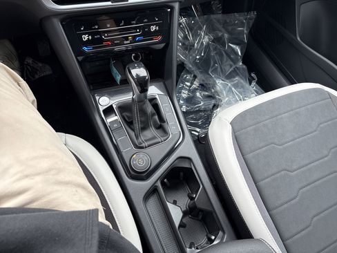 New 2026 Volkswagen Taos SE image 23