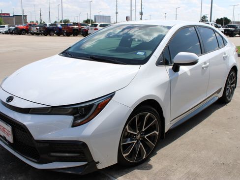 Used 2022 Toyota Corolla SE FWD image 3