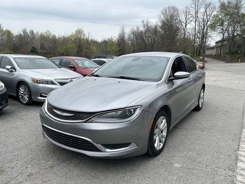 Used 2016 Chrysler 200 Limited FWD image 2
