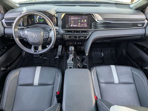 Used 2025 Toyota Camry SE image 25