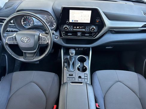 Used 2023 Toyota Highlander LE AWD/4WD image 14