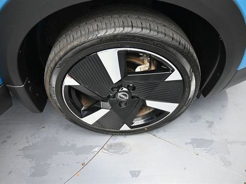 Certified 2025 Nissan Kicks SR FWD image 23