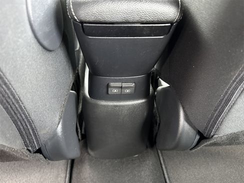 Used 2024 Nissan Kicks S image 11