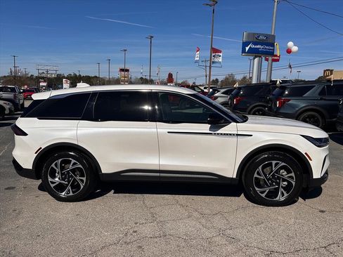 Used 2024 Lincoln Nautilus Premier w/ Equipment Group 102A image 2