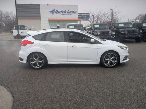 Used 2017 Ford Focus ST image 6
