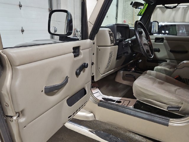 Used 2004 Jeep Wrangler 4WD w/ Dual Top Group image 11
