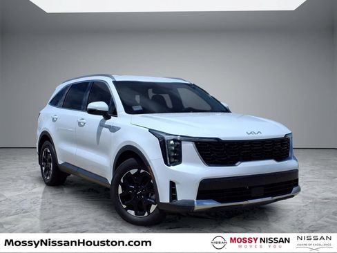 Used 2025 Kia Sorento S FWD image 1