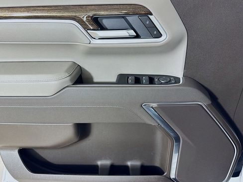 New 2026 GMC Sierra 1500 SLE w/ Preferred Package image 16