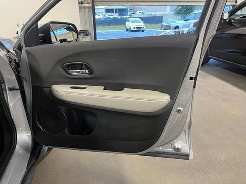 Used 2021 Honda HR-V LX image 12