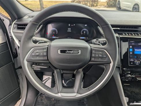 Used 2024 Jeep Grand Cherokee Laredo X w/ Luxury Tech Group I image 27