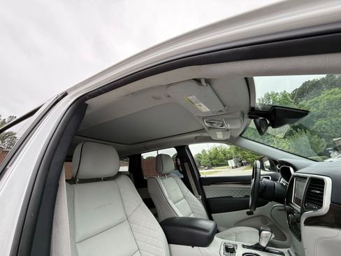 Used 2018 Jeep Grand Cherokee Summit AWD/4WD image 30