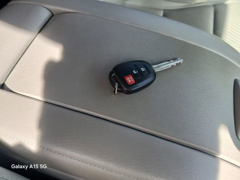 Used 2018 Toyota Highlander LE FWD image 33