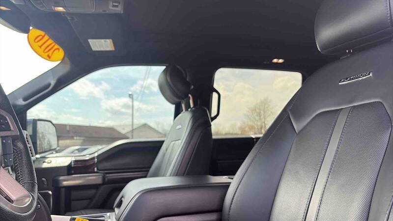 Used 2016 Ford F150 Platinum w/ Equipment Group 701A Luxury AWD/4WD image 25