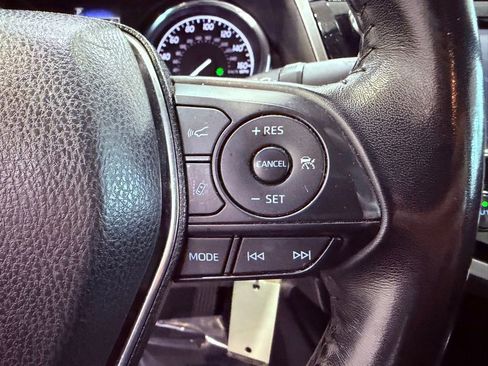 Used 2019 Toyota Camry SE image 18