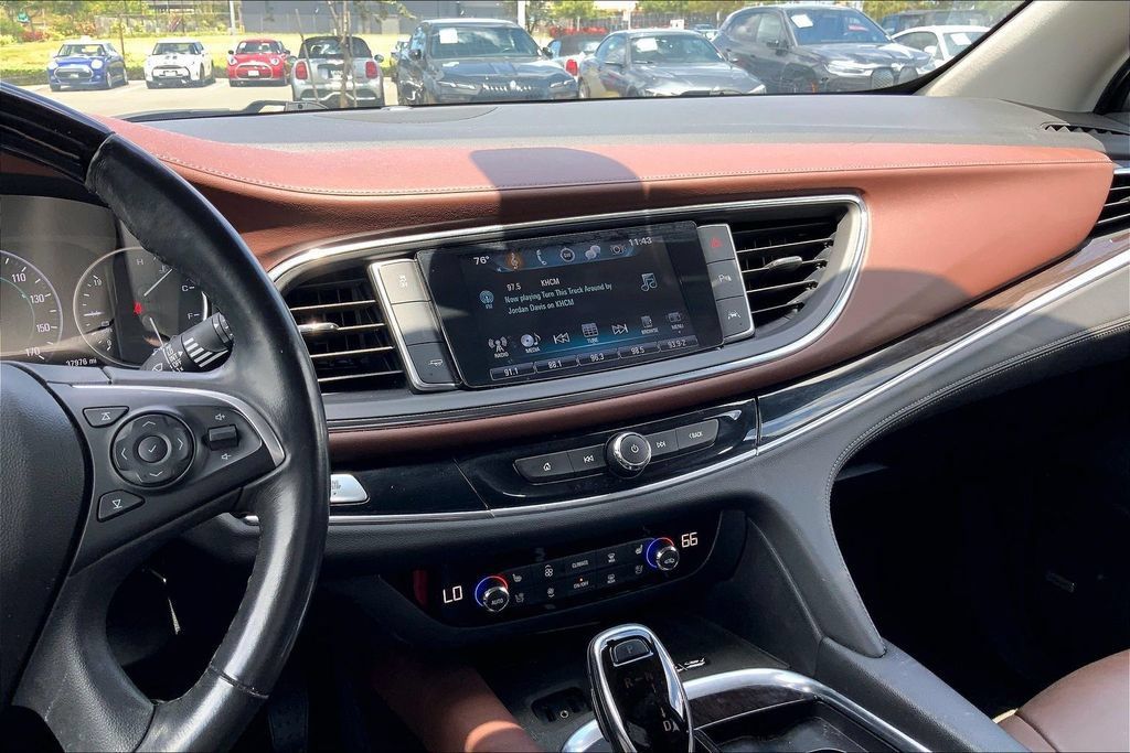 Used 2018 Buick Enclave Avenir w/ Avenir Technology Package FWD image 5