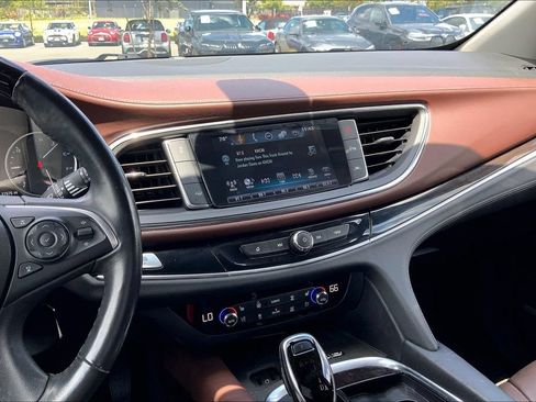 Used 2018 Buick Enclave Avenir w/ Avenir Technology Package FWD image 5