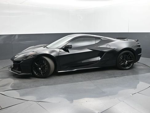 Used 2023 Chevrolet Corvette Z06 w/ Engine Appearance Package RWD image 2