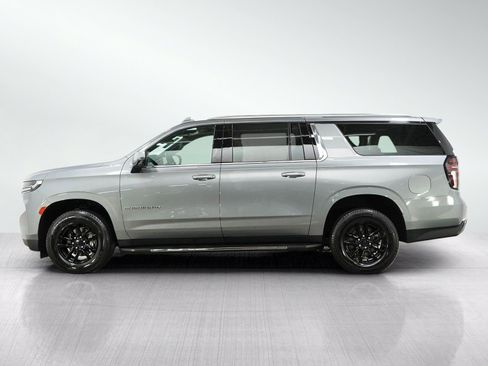 Used 2023 Chevrolet Suburban LT w/ Luxury Package AWD/4WD image 2