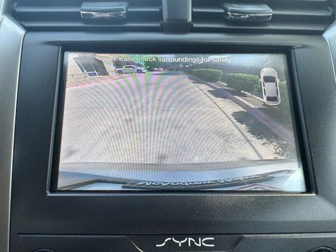 Used 2019 Ford Fusion SE FWD image 19