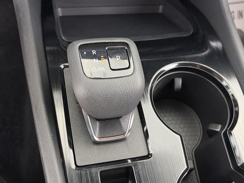 Used 2024 Nissan Rogue S FWD image 20