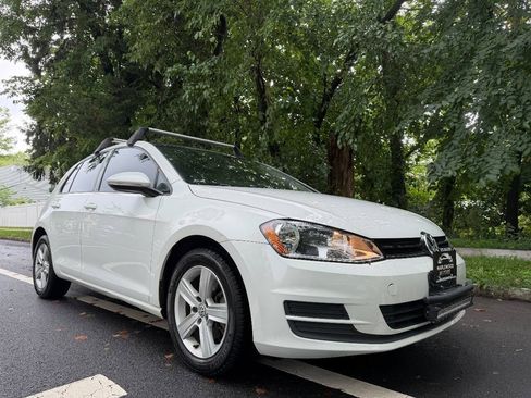 Used 2017 Volkswagen Golf Wolfsburg Edition FWD image 2