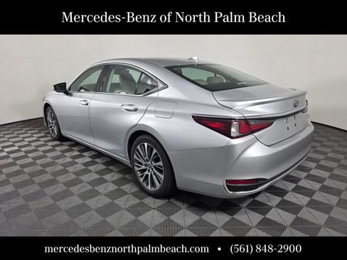 Used 2019 Lexus ES 300h w/ Premium Package FWD image 4