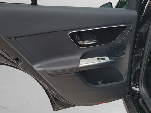 Used 2026 Mercedes-Benz GLC 300 image 7