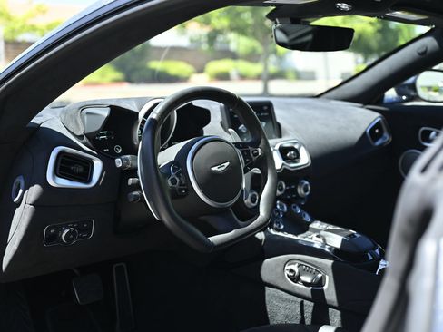Used 2020 Aston Martin V8 Vantage Coupe RWD image 12