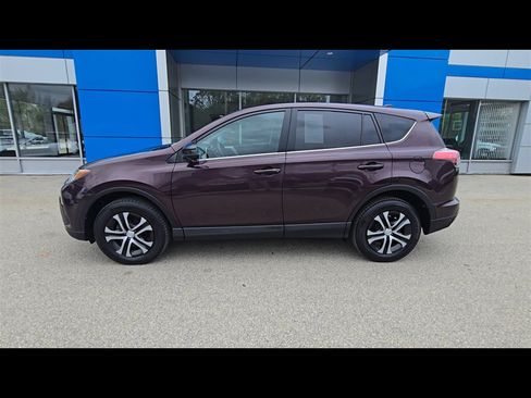 Used 2018 Toyota RAV4 LE image 5
