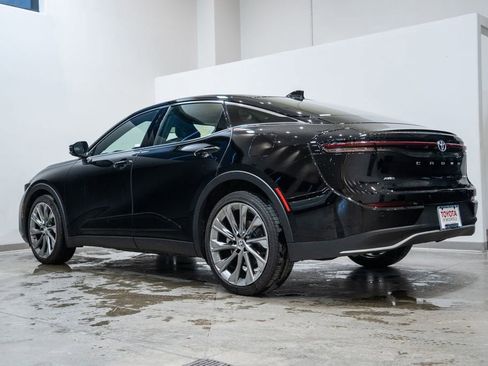 Used 2023 Toyota Crown Limited w/ Advanced Technology Package image 7