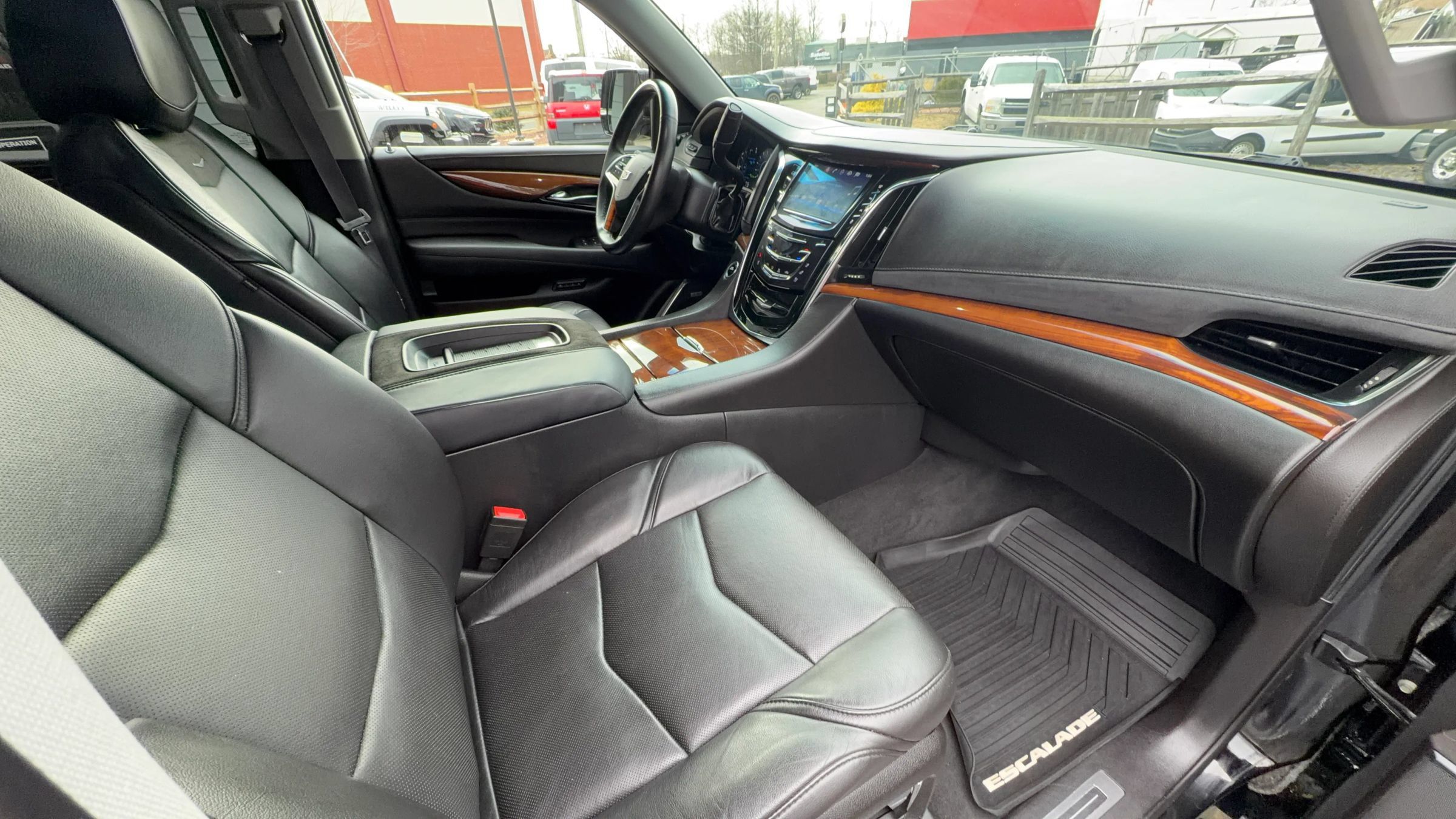 Used 2016 Cadillac Escalade Luxury AWD/4WD image 12