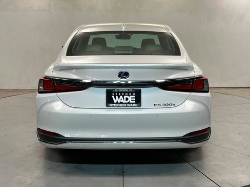 Used 2021 Lexus ES 300h w/ Accessory Package FWD image 5