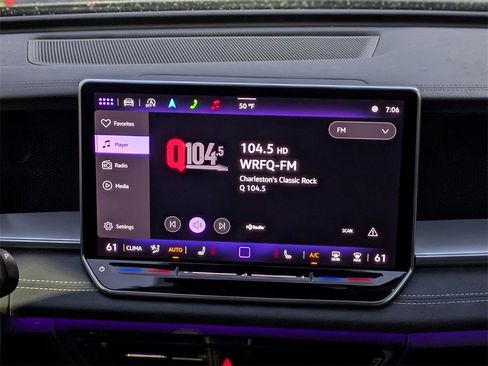 Used 2025 Volkswagen Tiguan SE image 18